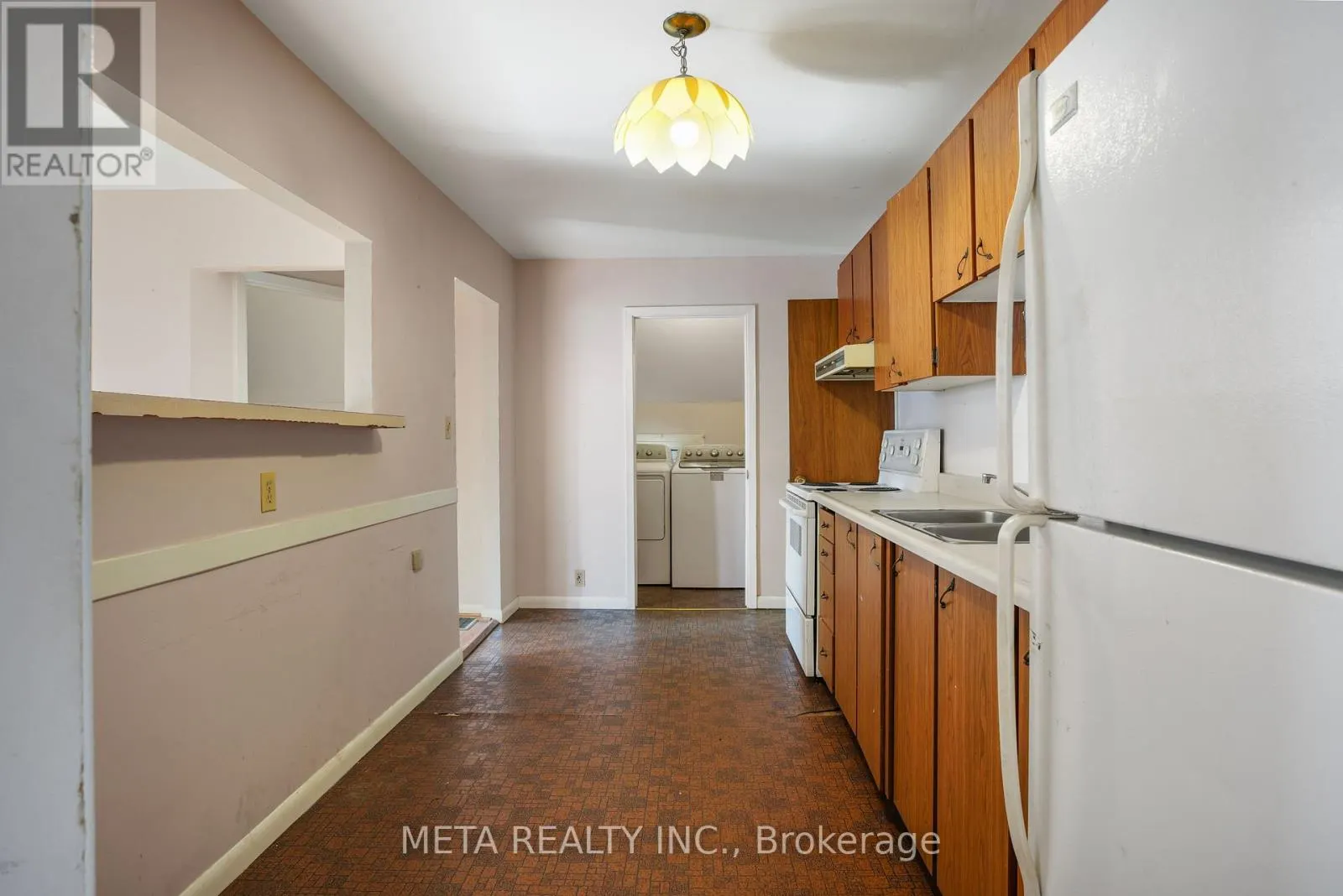 3 HASTINGS STREET N