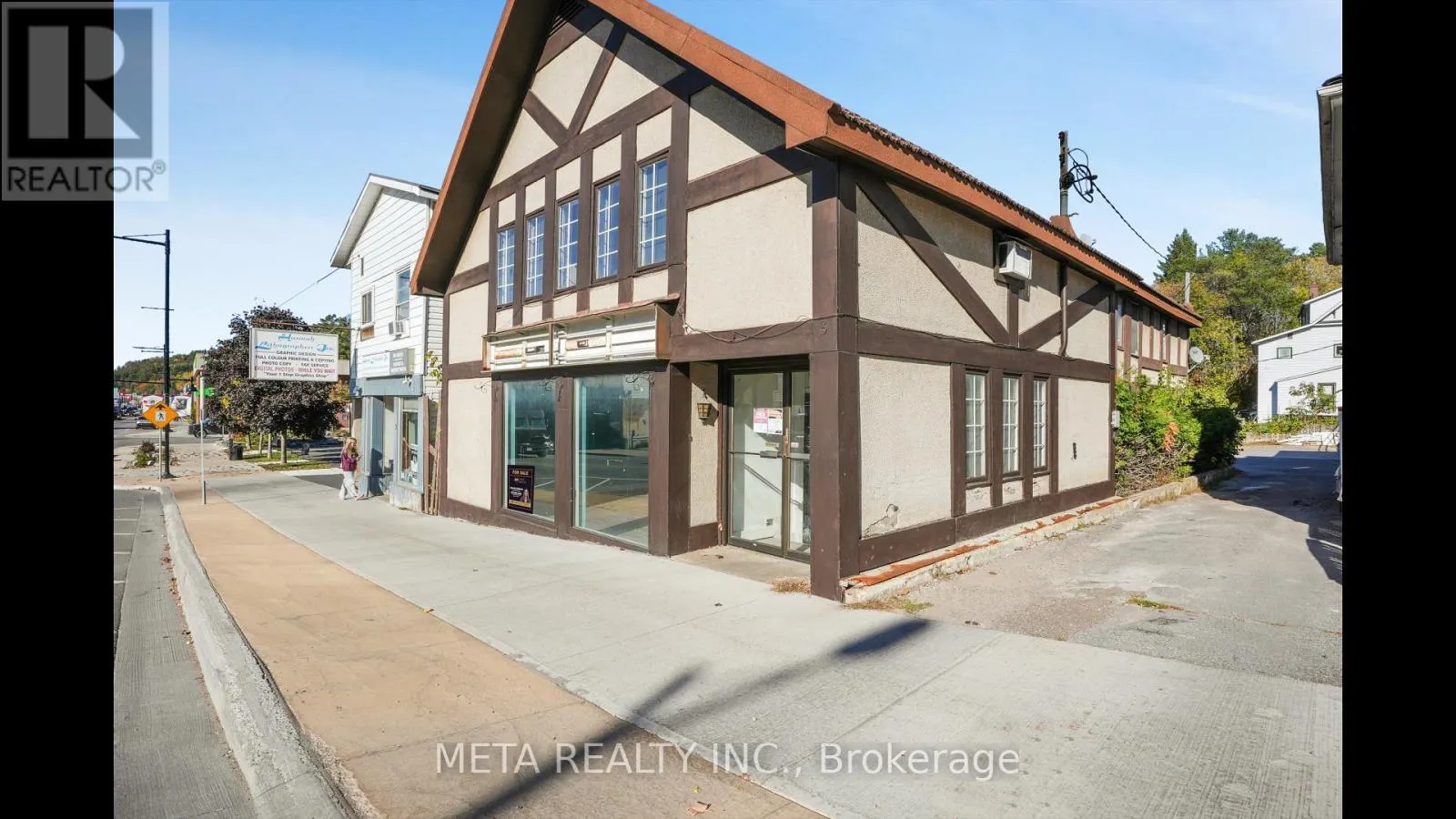 3 HASTINGS STREET N