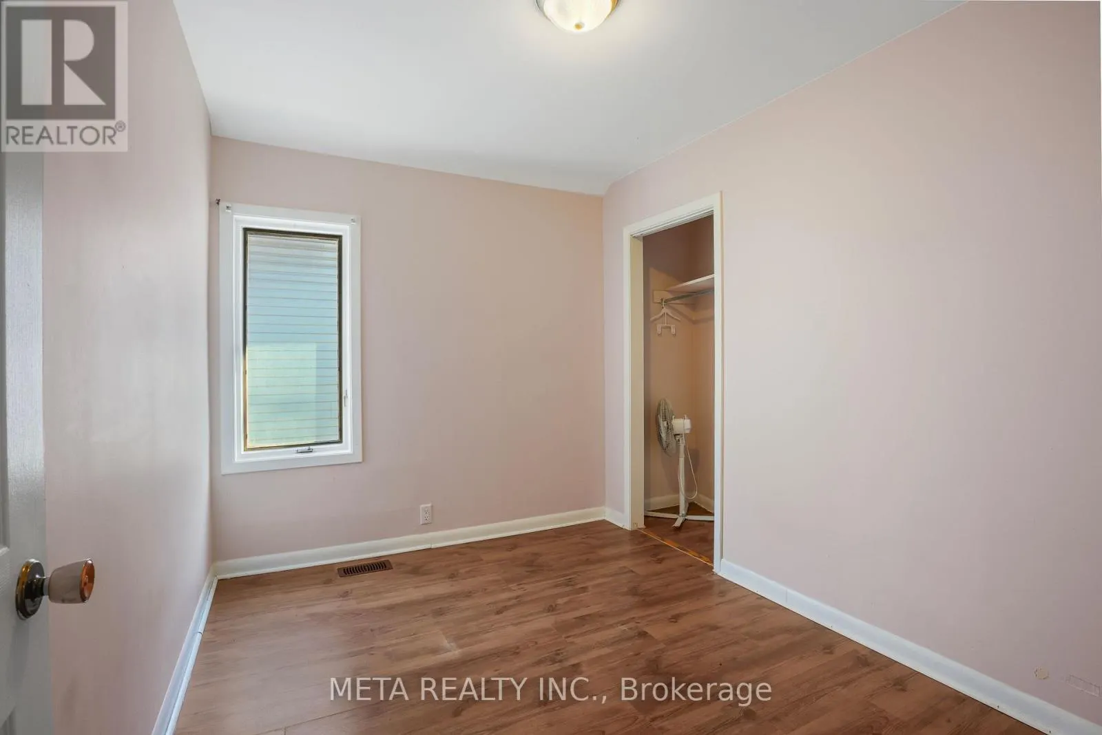 3 HASTINGS STREET N