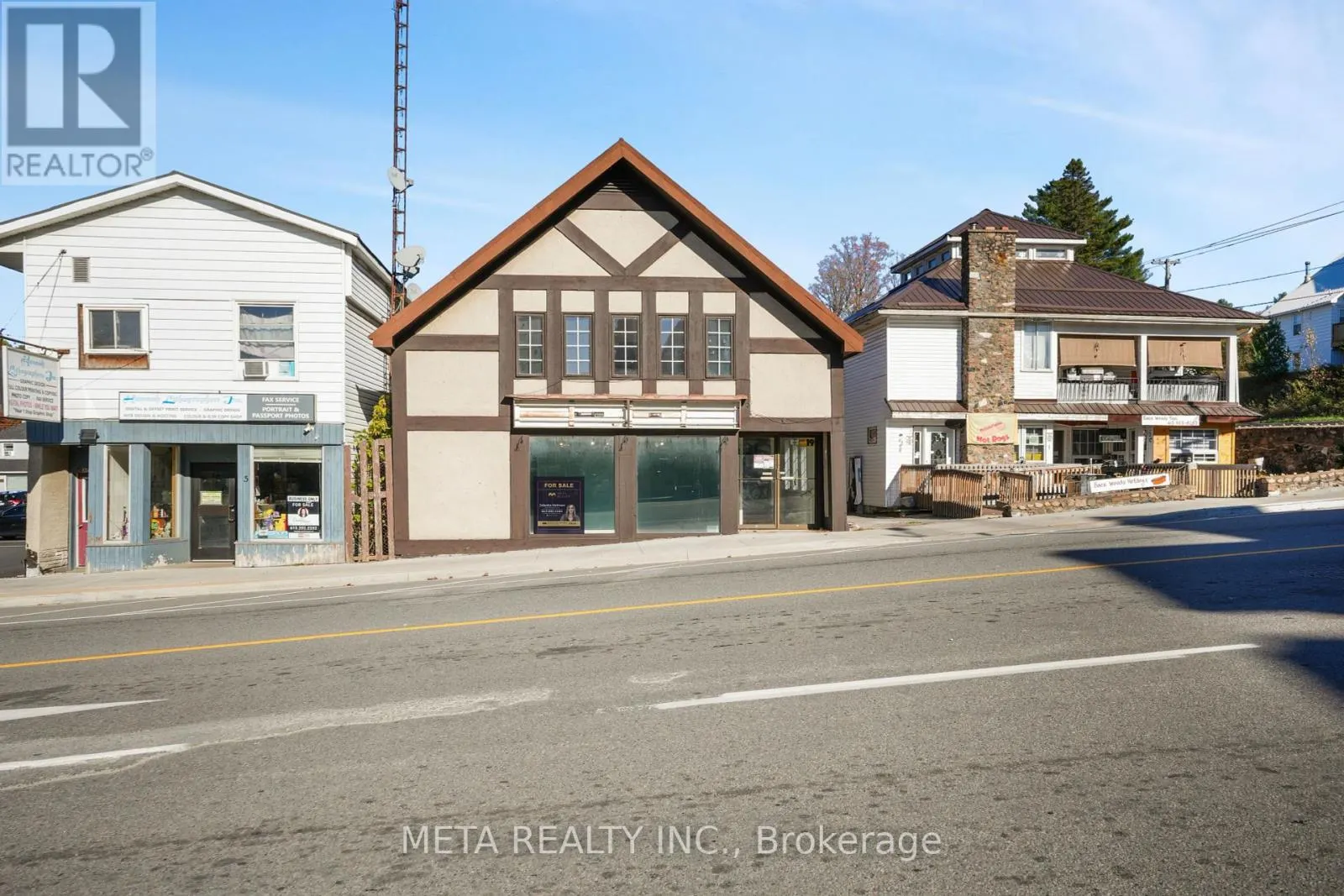3 HASTINGS STREET N
