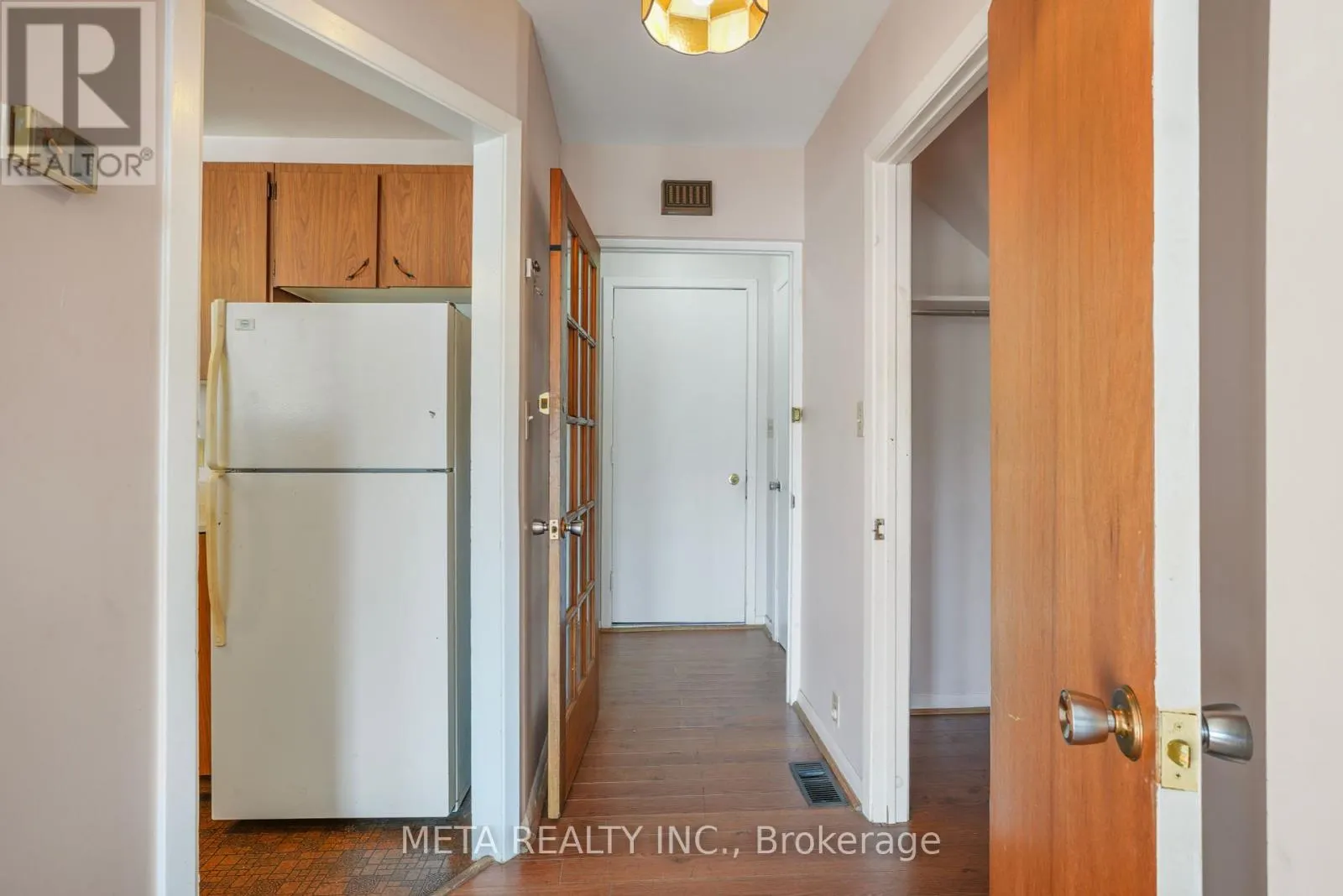3 HASTINGS STREET N