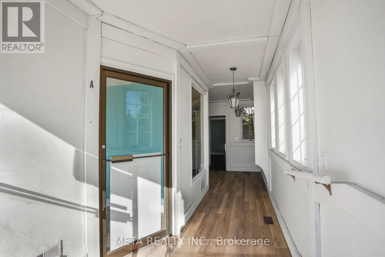 3 HASTINGS STREET N