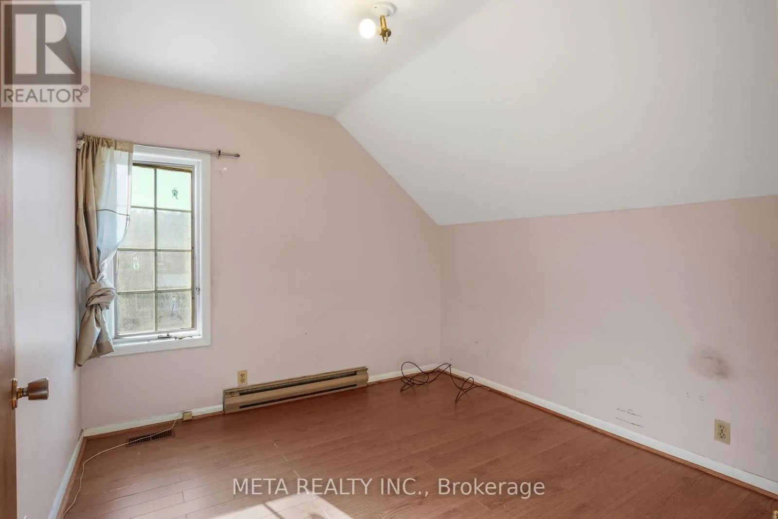 3 HASTINGS STREET N