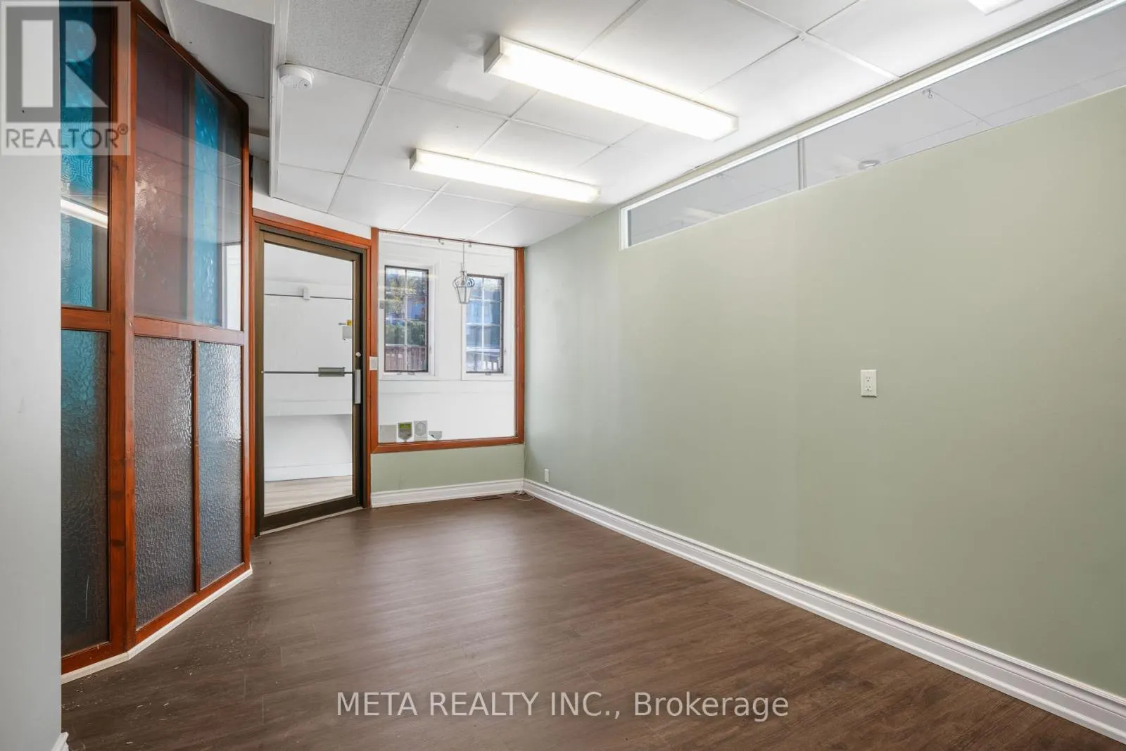3 HASTINGS STREET N
