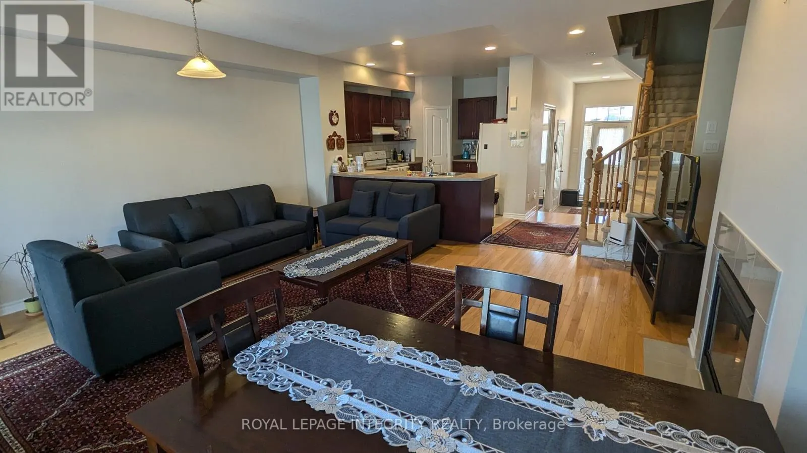 215 BADGELEY AVENUE
