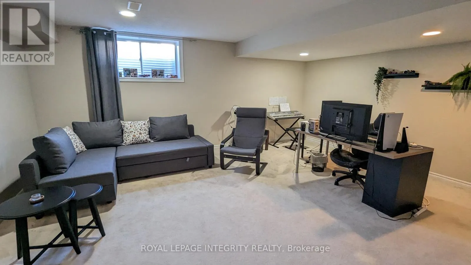 215 BADGELEY AVENUE