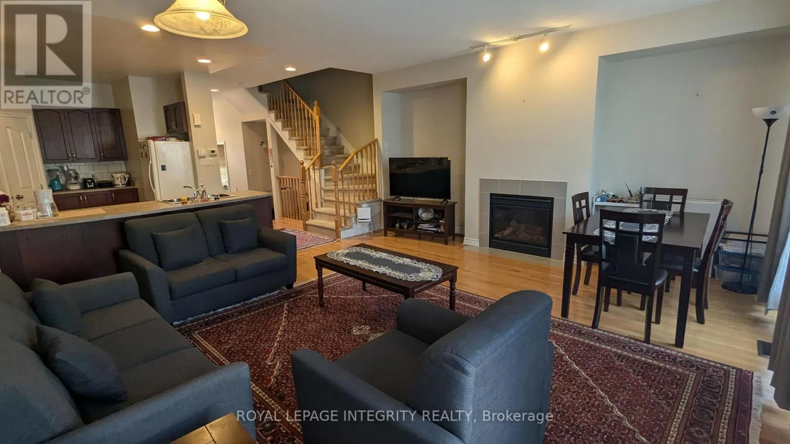 215 BADGELEY AVENUE