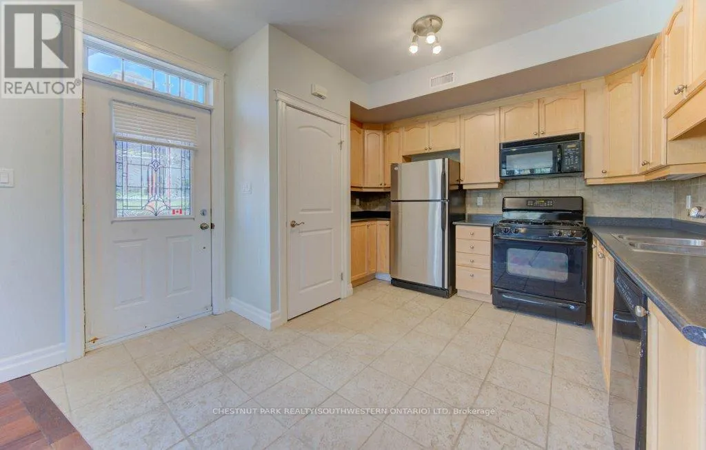555 KING STREET E