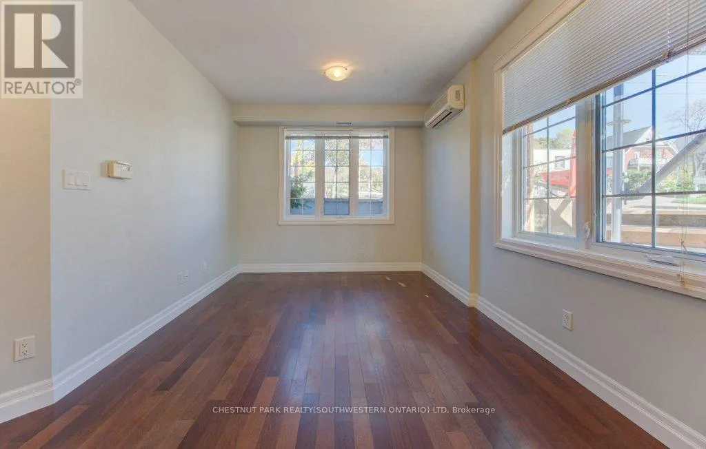 555 KING STREET E