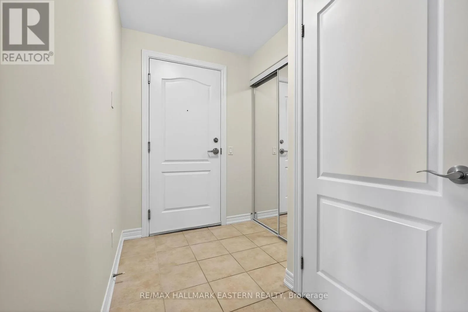 PH06 - 869 CLONSILLA AVENUE, #PH06