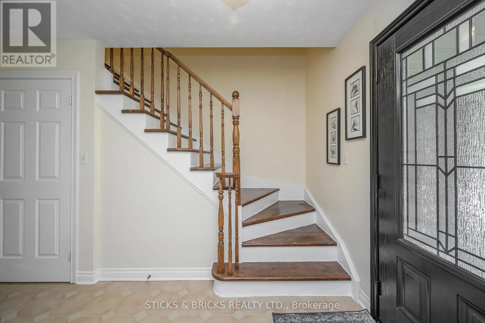 7102 BURBANK CRESCENT