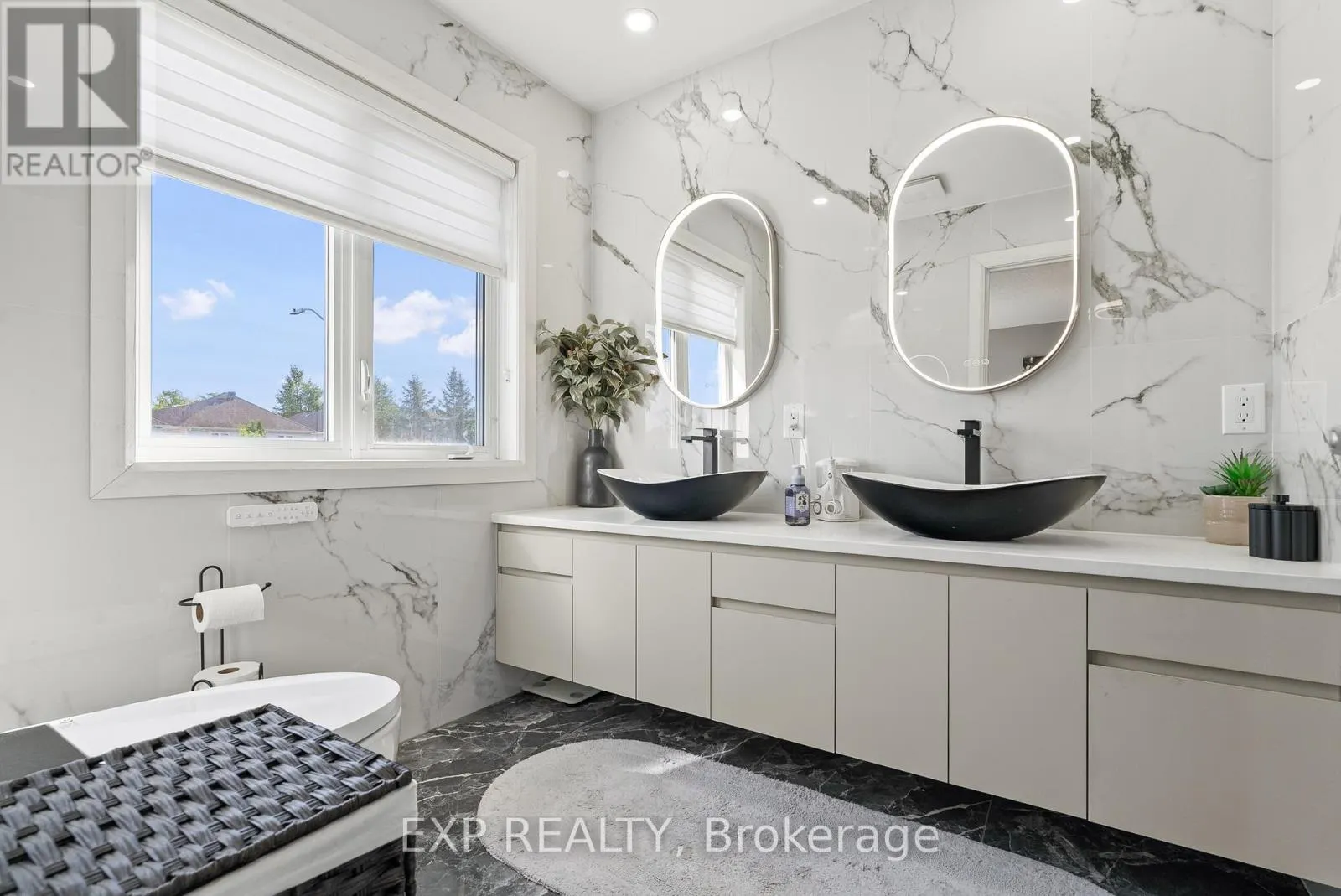 229 DUNTROON CIRCLE