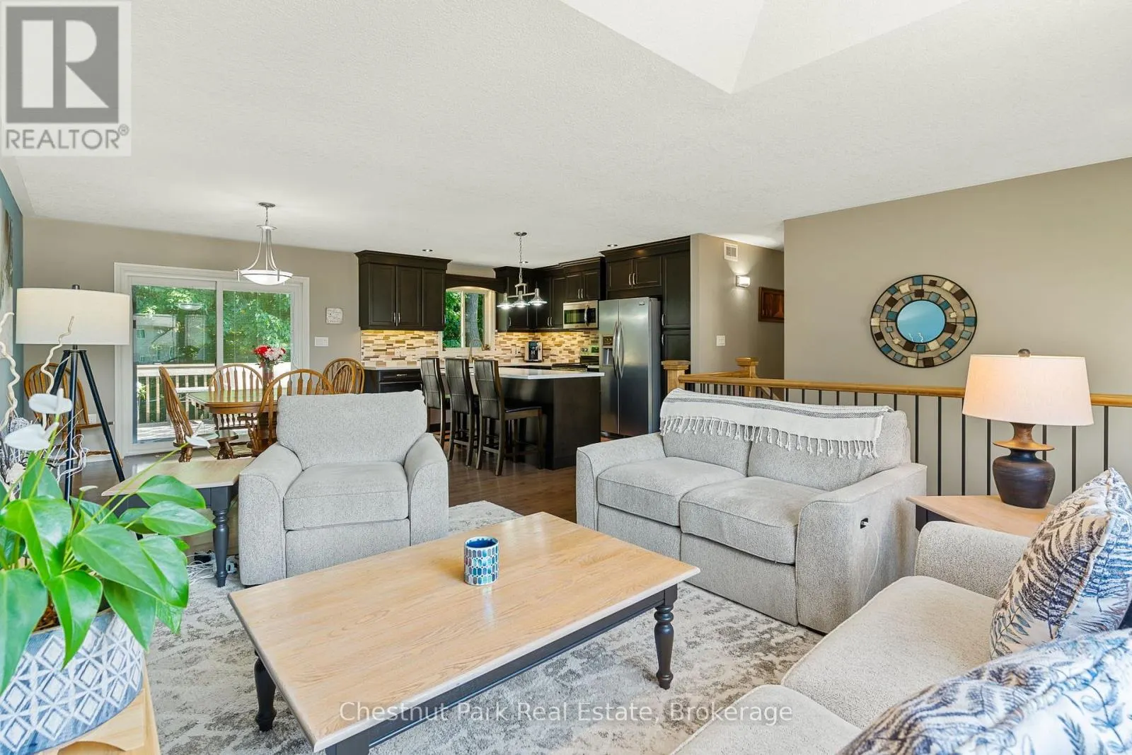 207 2ND STREET W