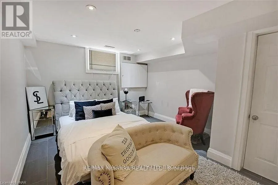 6618 FLORA COURT
