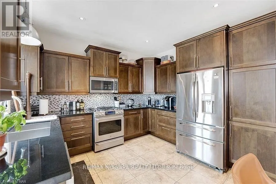 6618 FLORA COURT