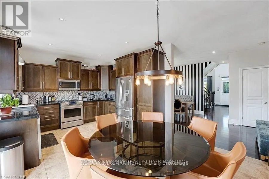 6618 FLORA COURT