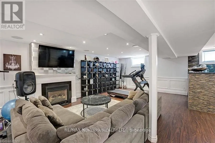 6618 FLORA COURT