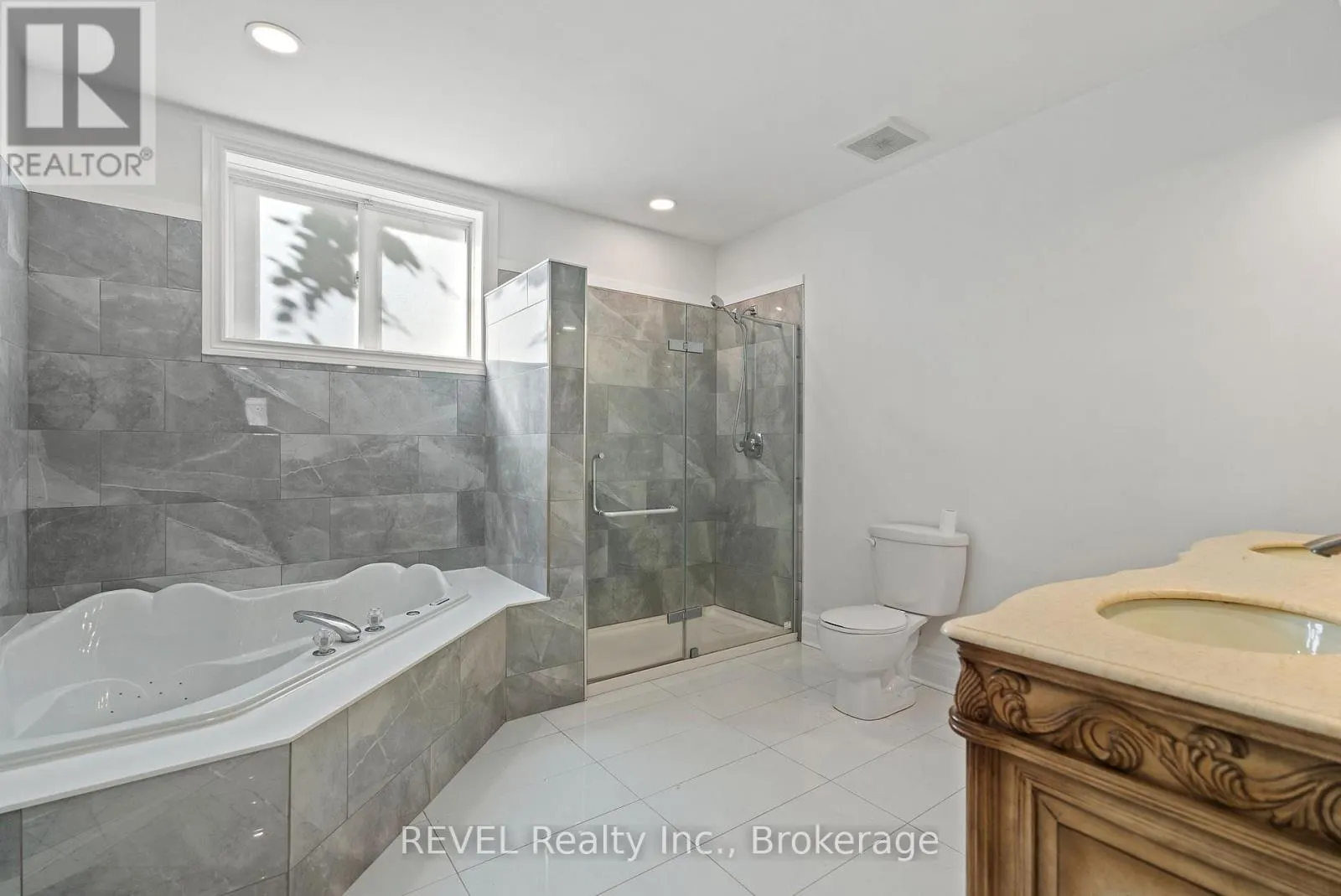 6718 DOMENIC CRESCENT