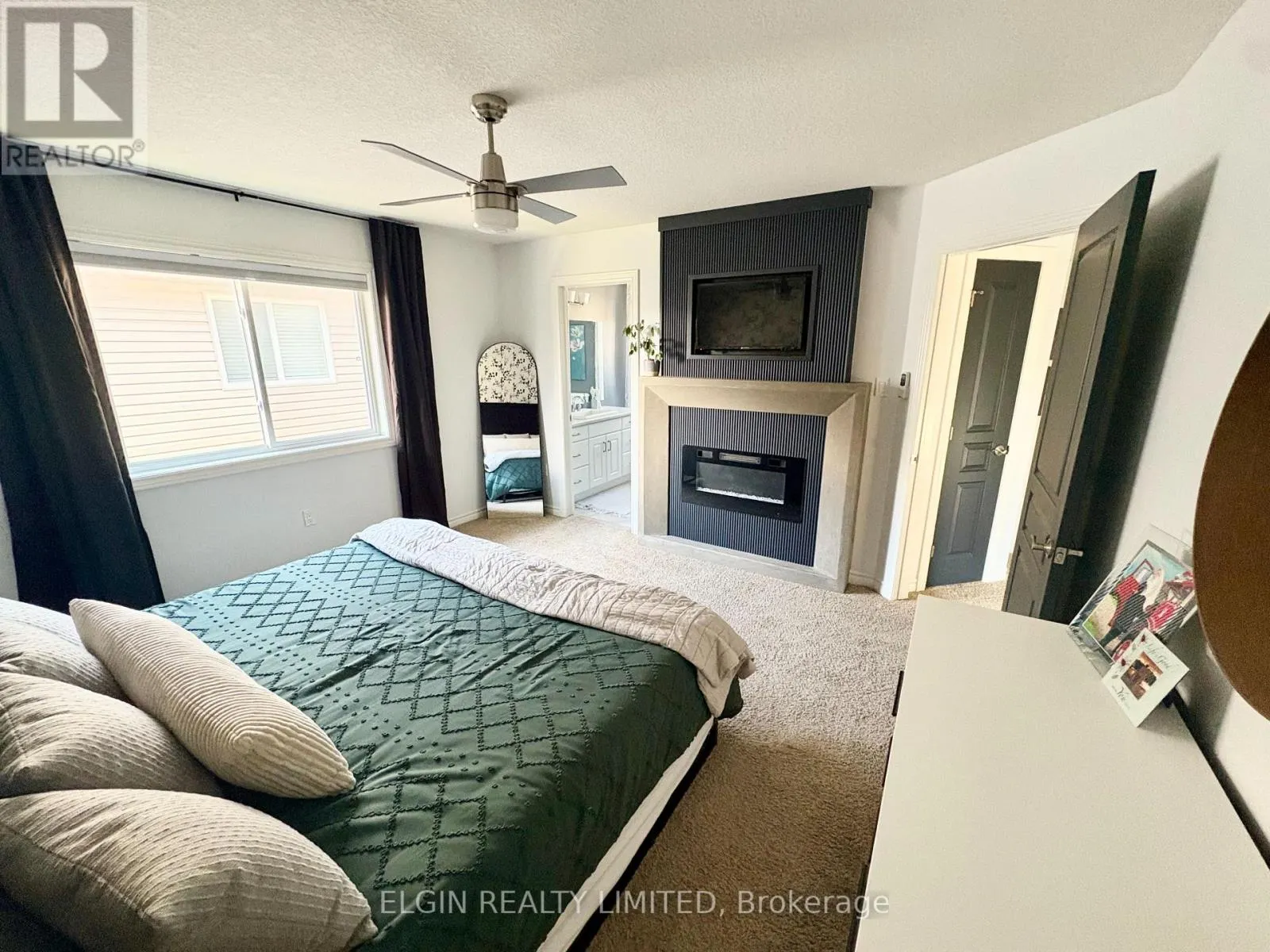 10 AMBLESIDE DRIVE