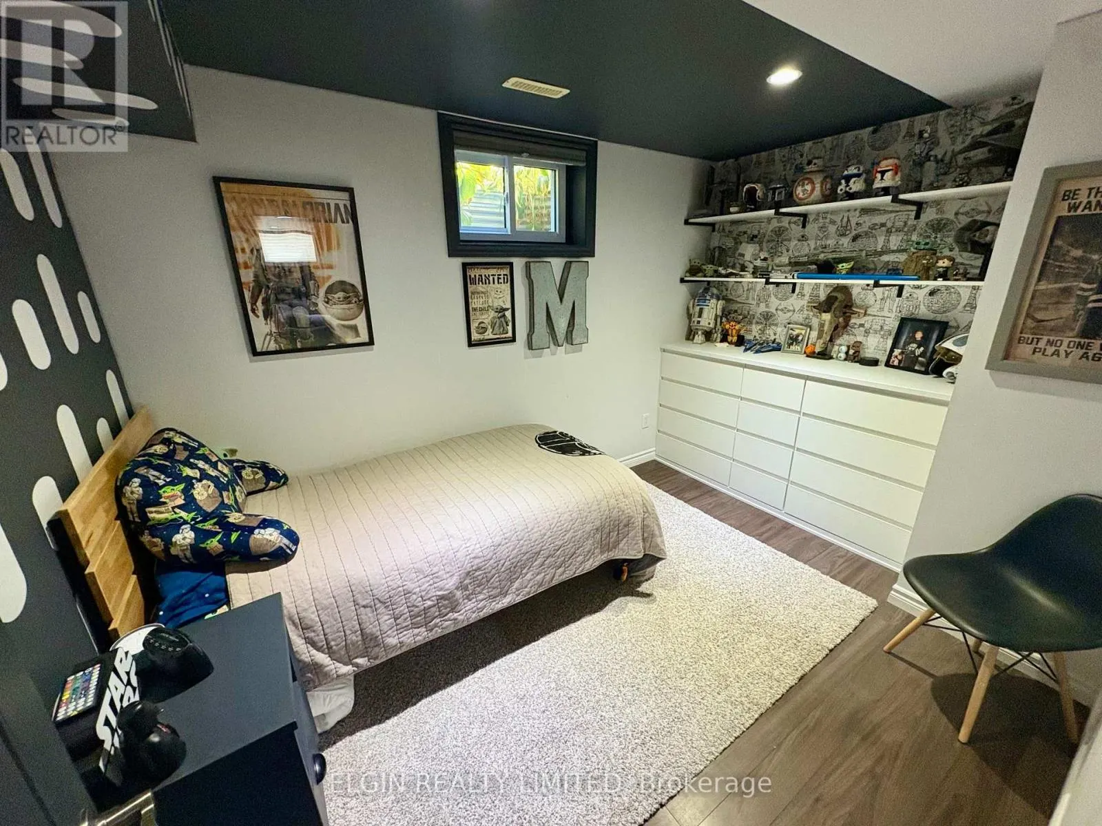 10 AMBLESIDE DRIVE