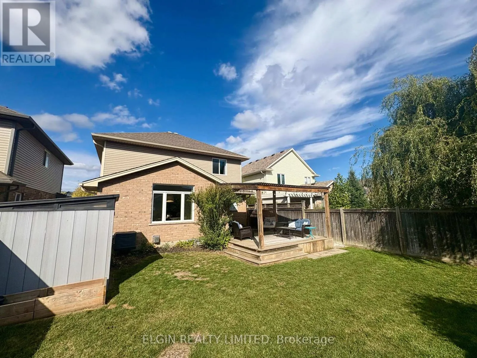 10 AMBLESIDE DRIVE
