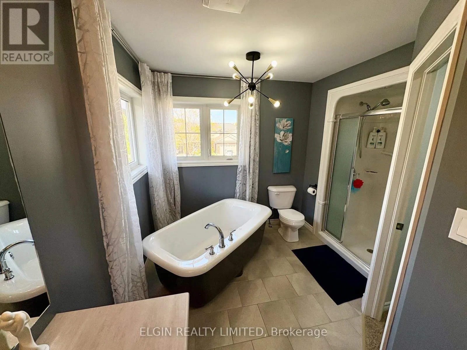 10 AMBLESIDE DRIVE