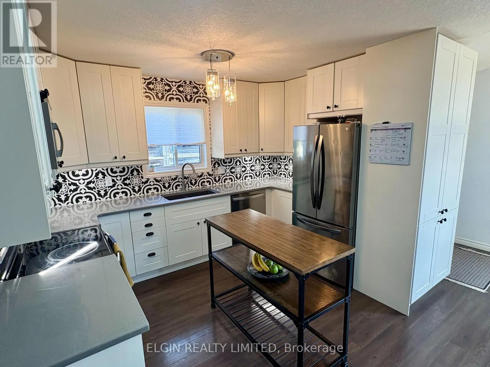 10 AMBLESIDE DRIVE