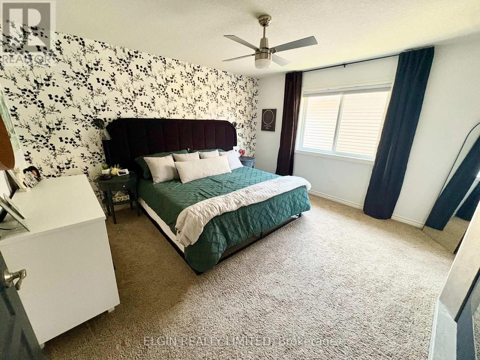 10 AMBLESIDE DRIVE