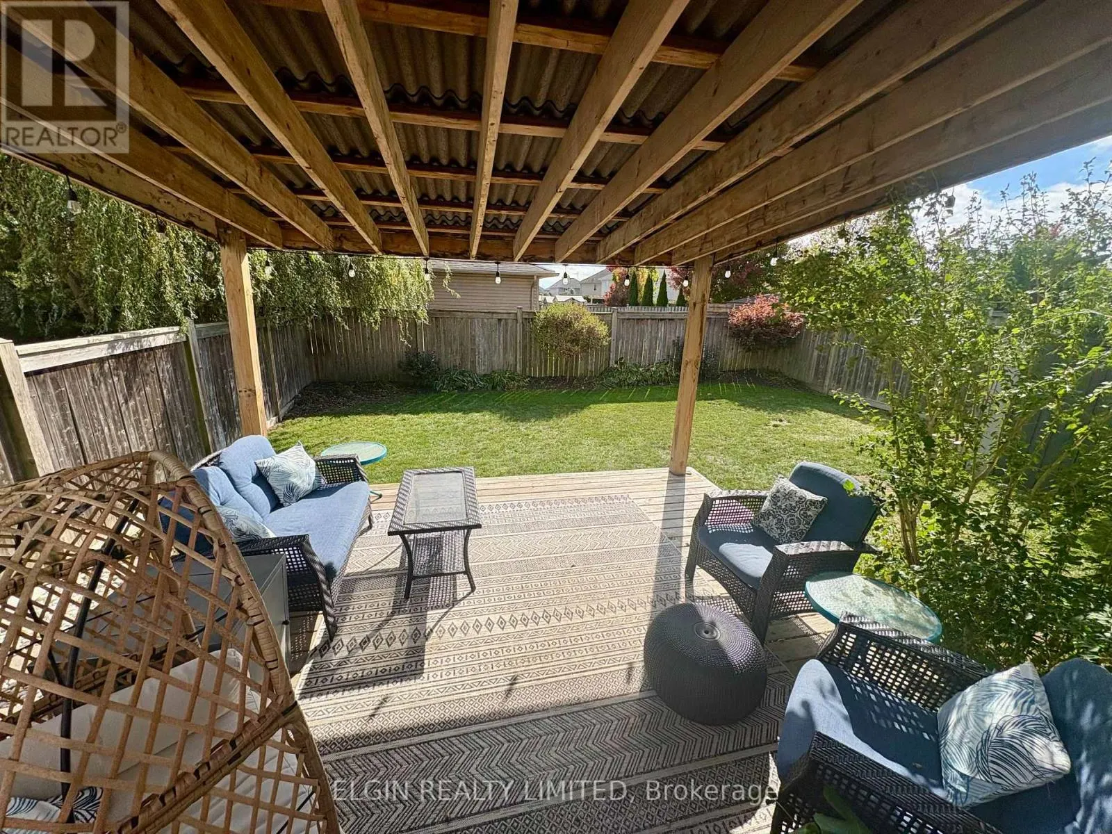 10 AMBLESIDE DRIVE
