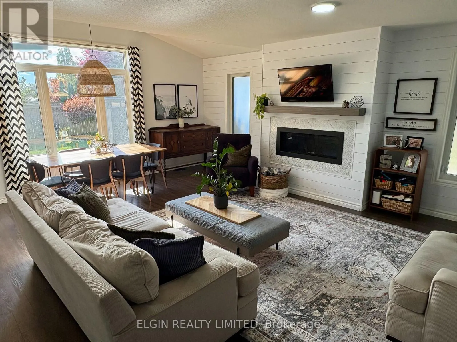 10 AMBLESIDE DRIVE