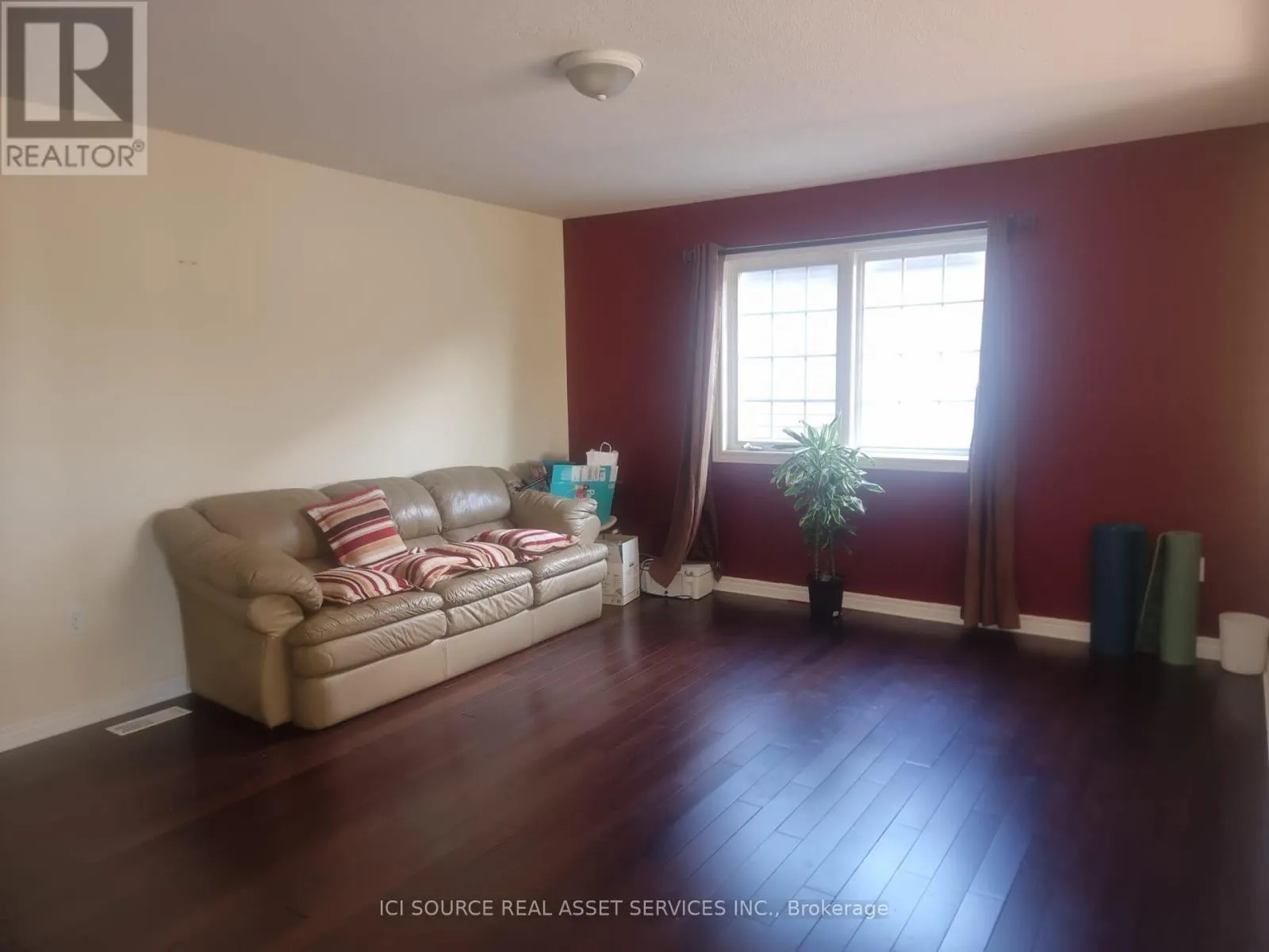 136 MCARTHUR CRESCENT