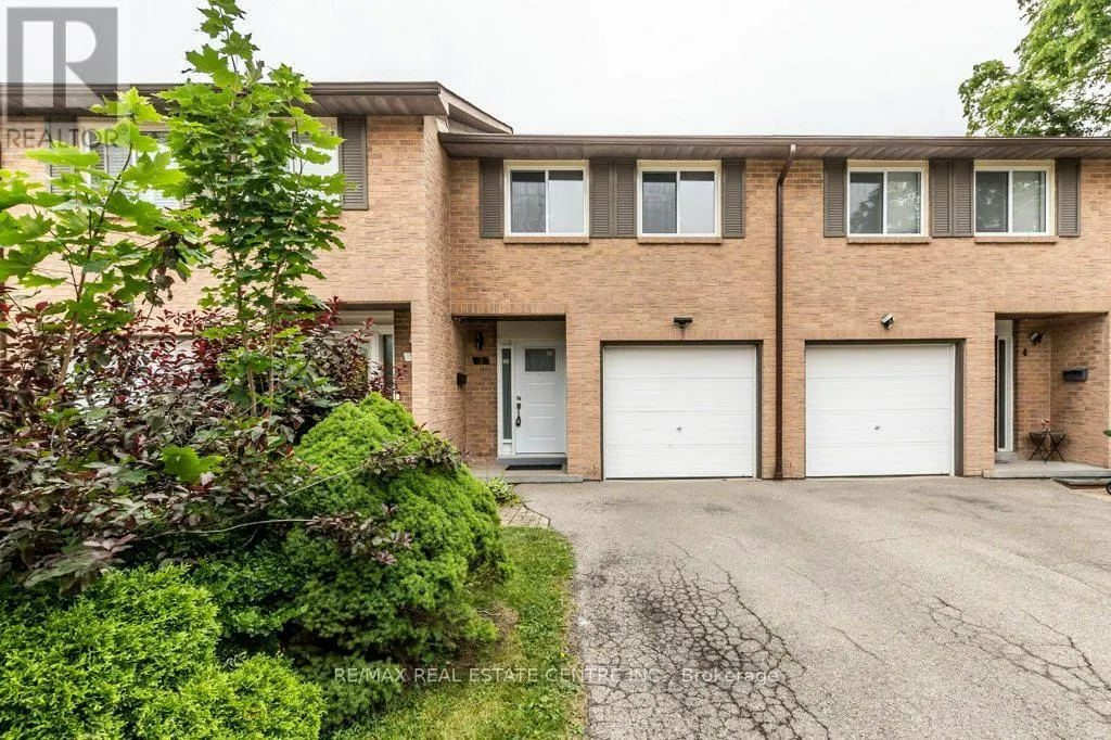 3 - 66 SUMMERCREST DRIVE