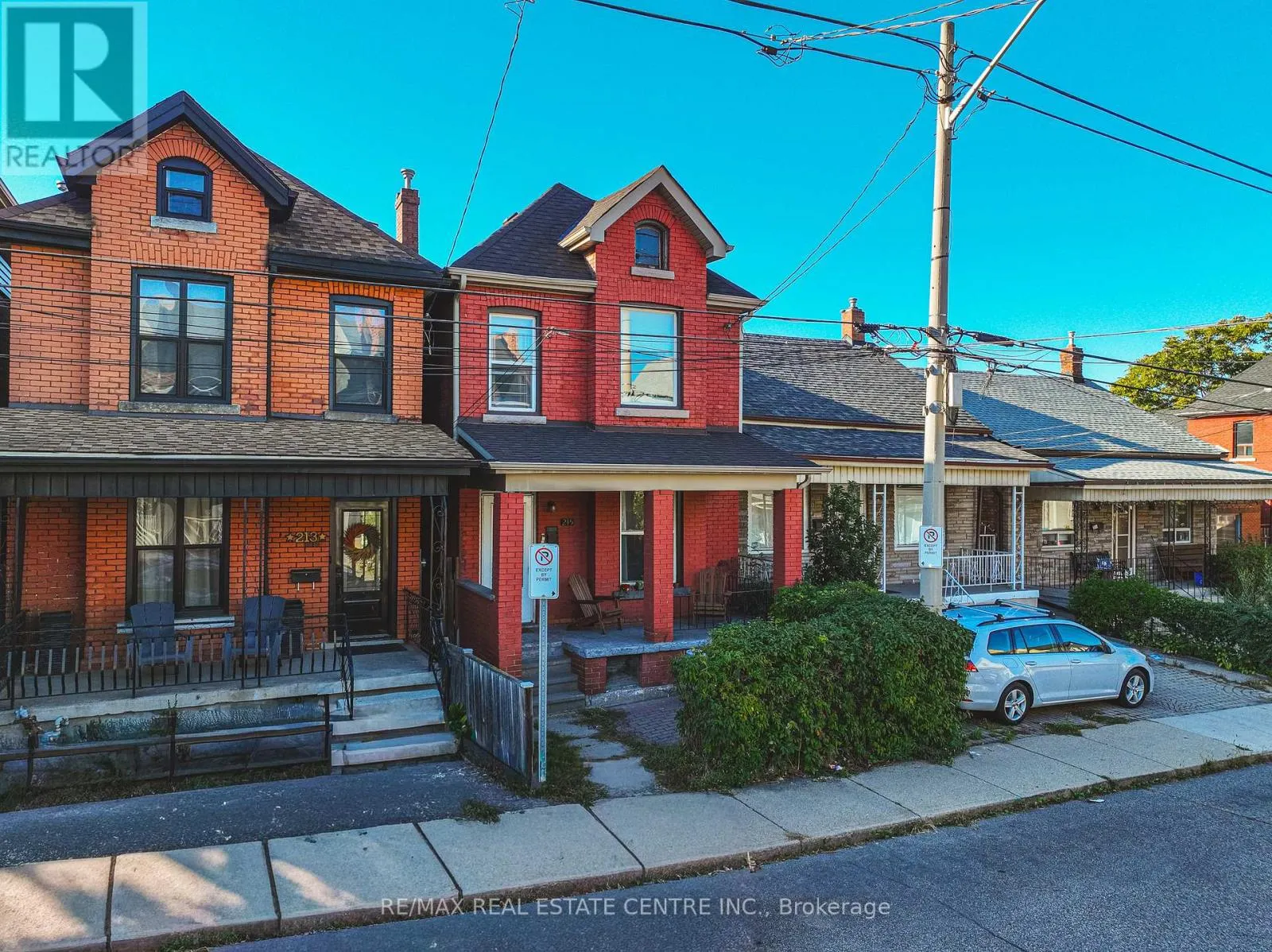 215 MARY STREET