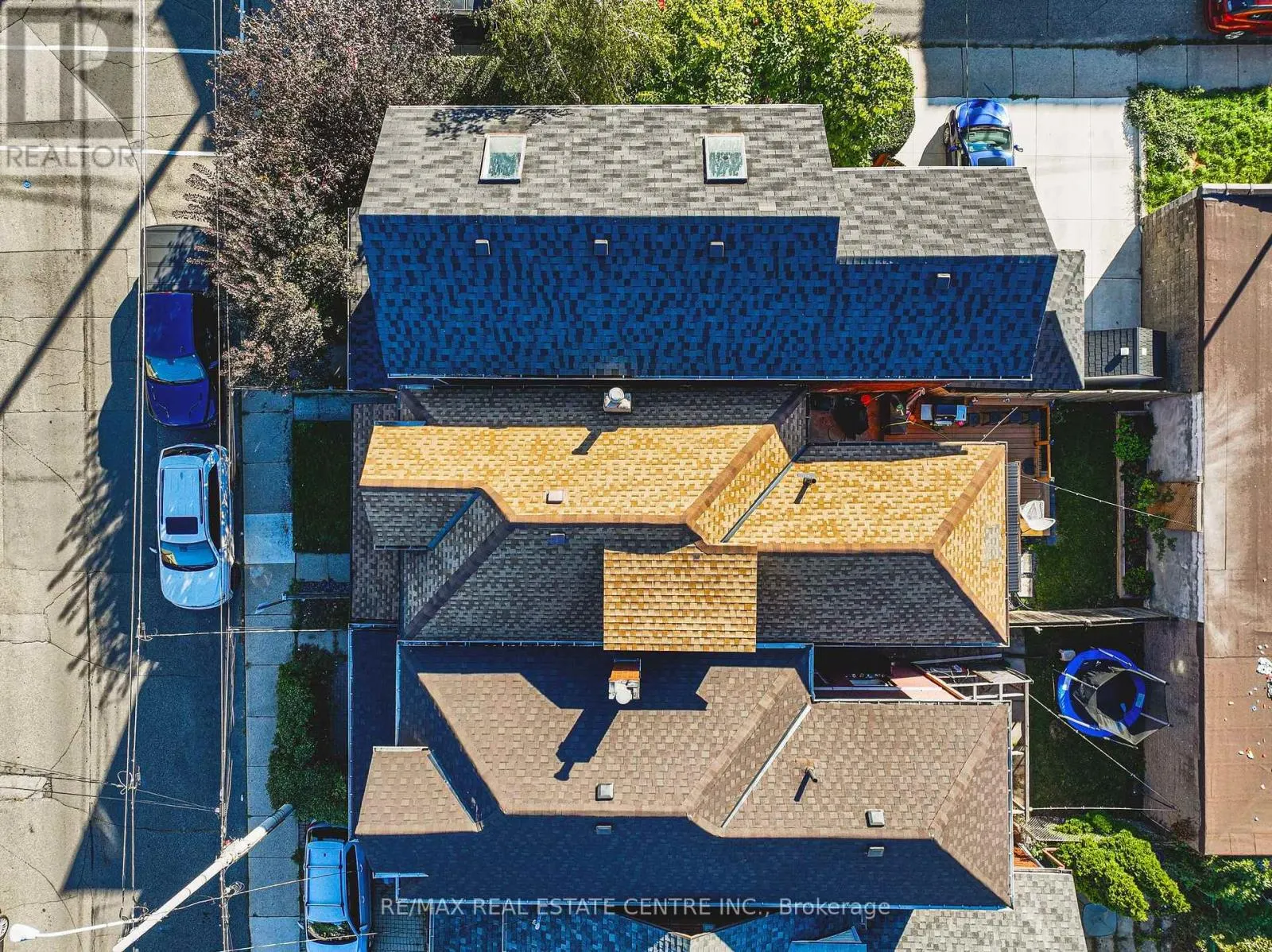 215 MARY STREET