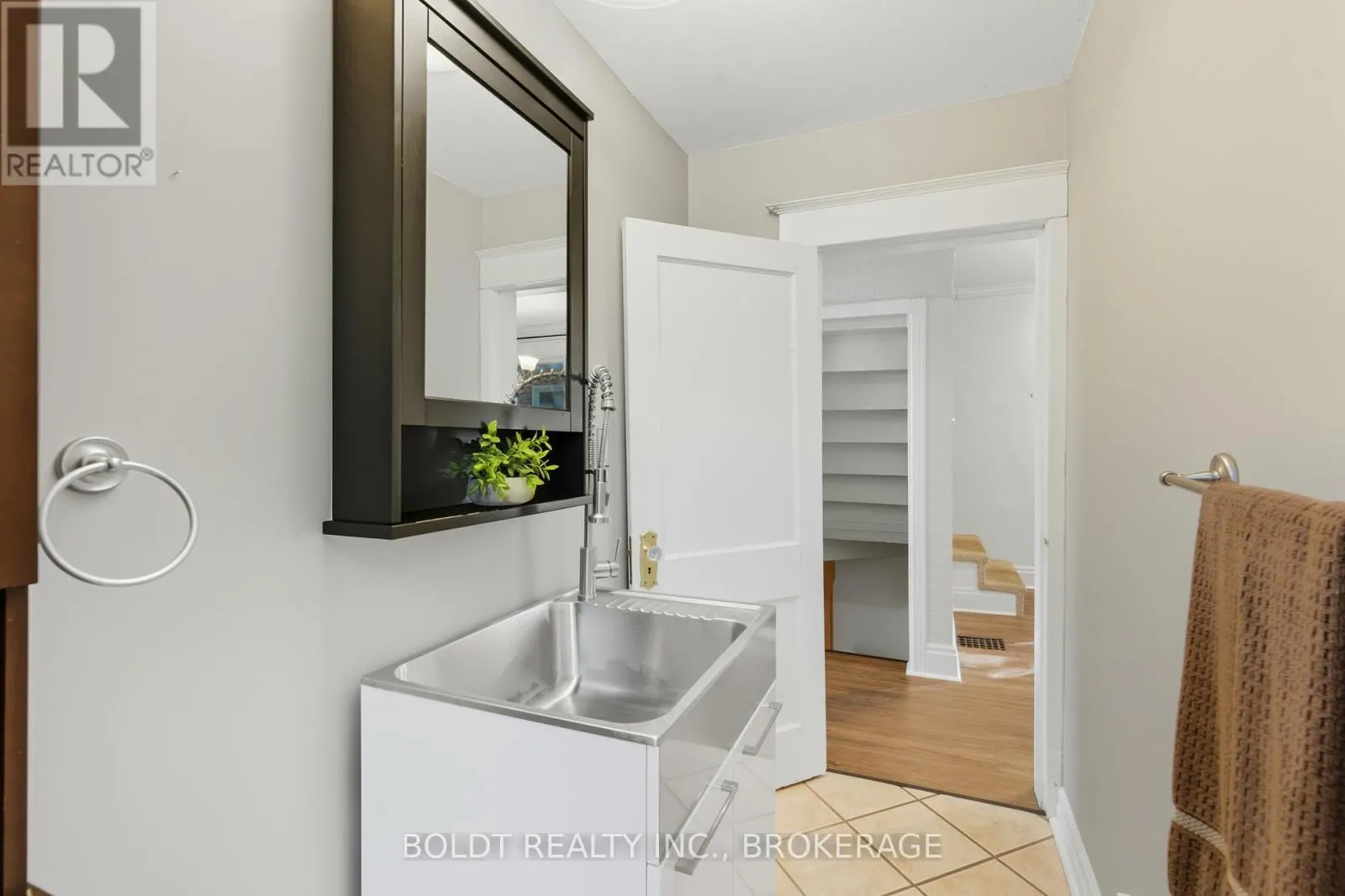 26 CURRIE STREET