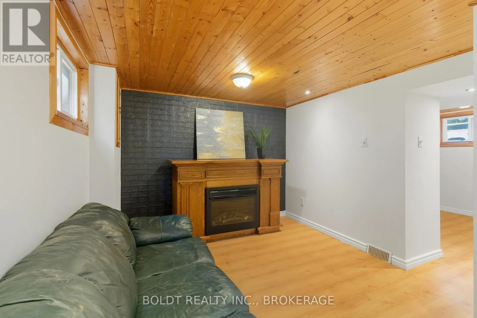 26 CURRIE STREET
