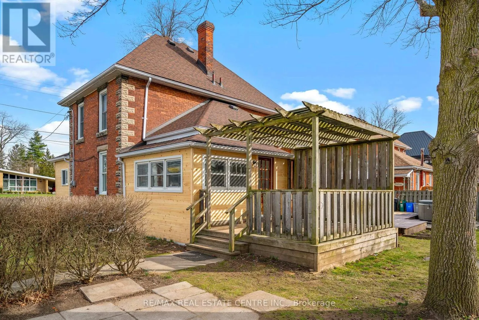 318 CLARENCE STREET