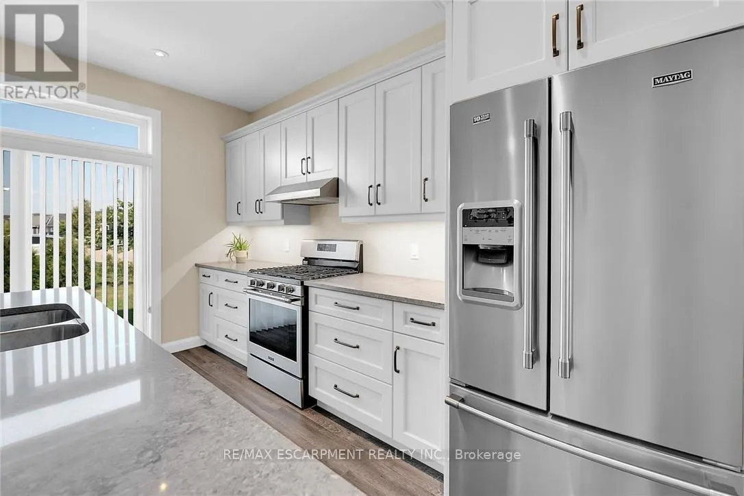 24 - 740 MAIN STREET E
