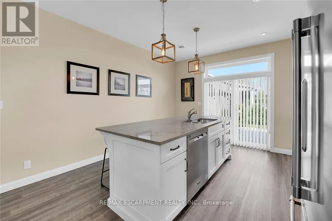 24 - 740 MAIN STREET E