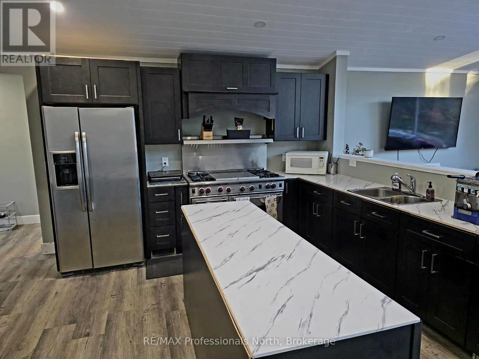 816 SECOND AVENUE