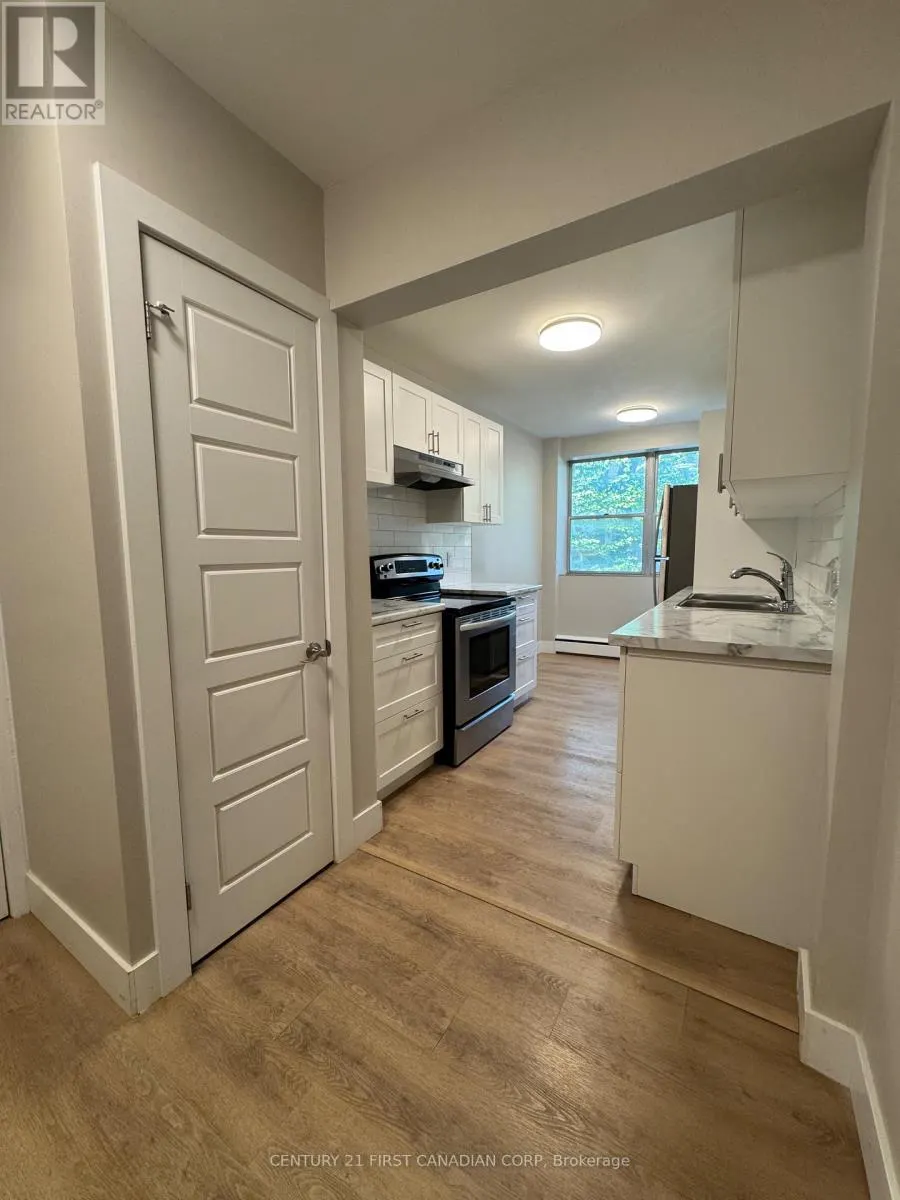 323 - 75 HIGH STREET, #323