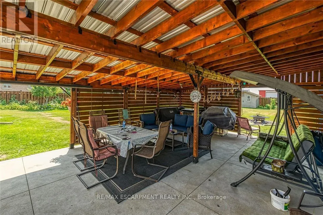 982 HIGHLAND ROAD E