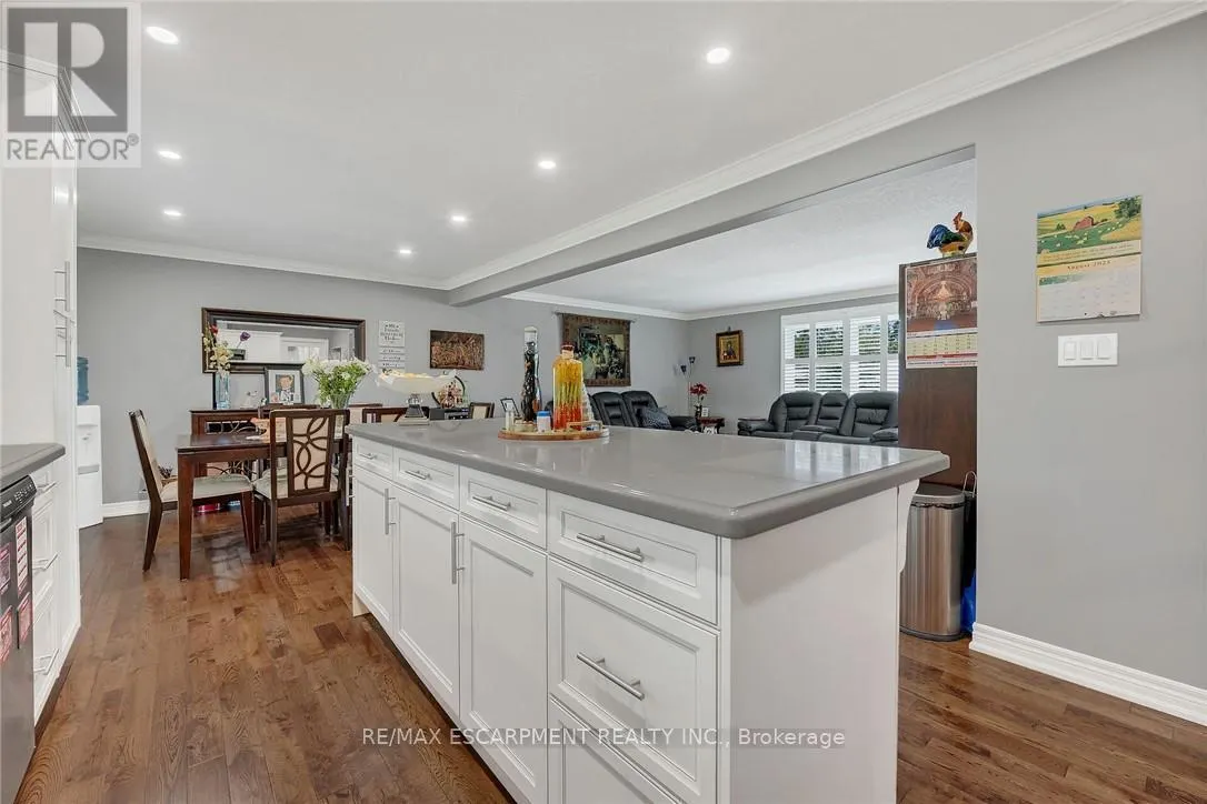 982 HIGHLAND ROAD E