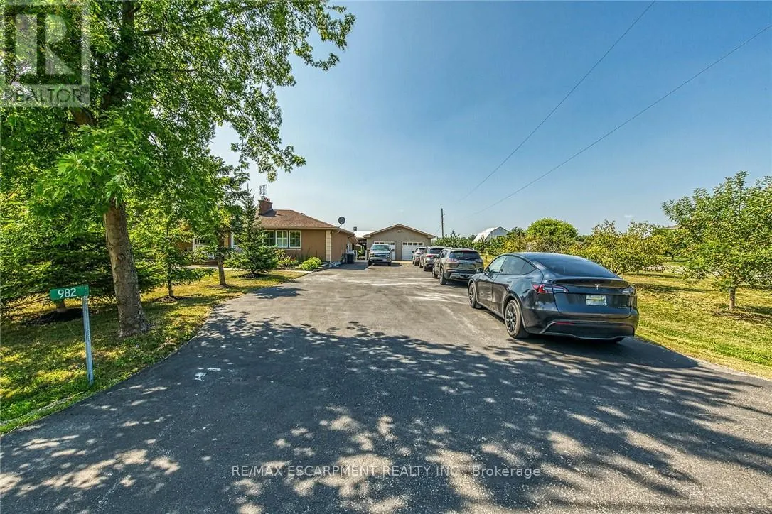 982 HIGHLAND ROAD E