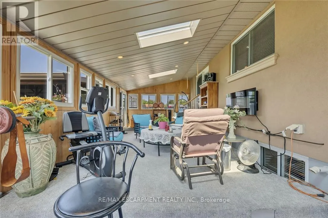 982 HIGHLAND ROAD E