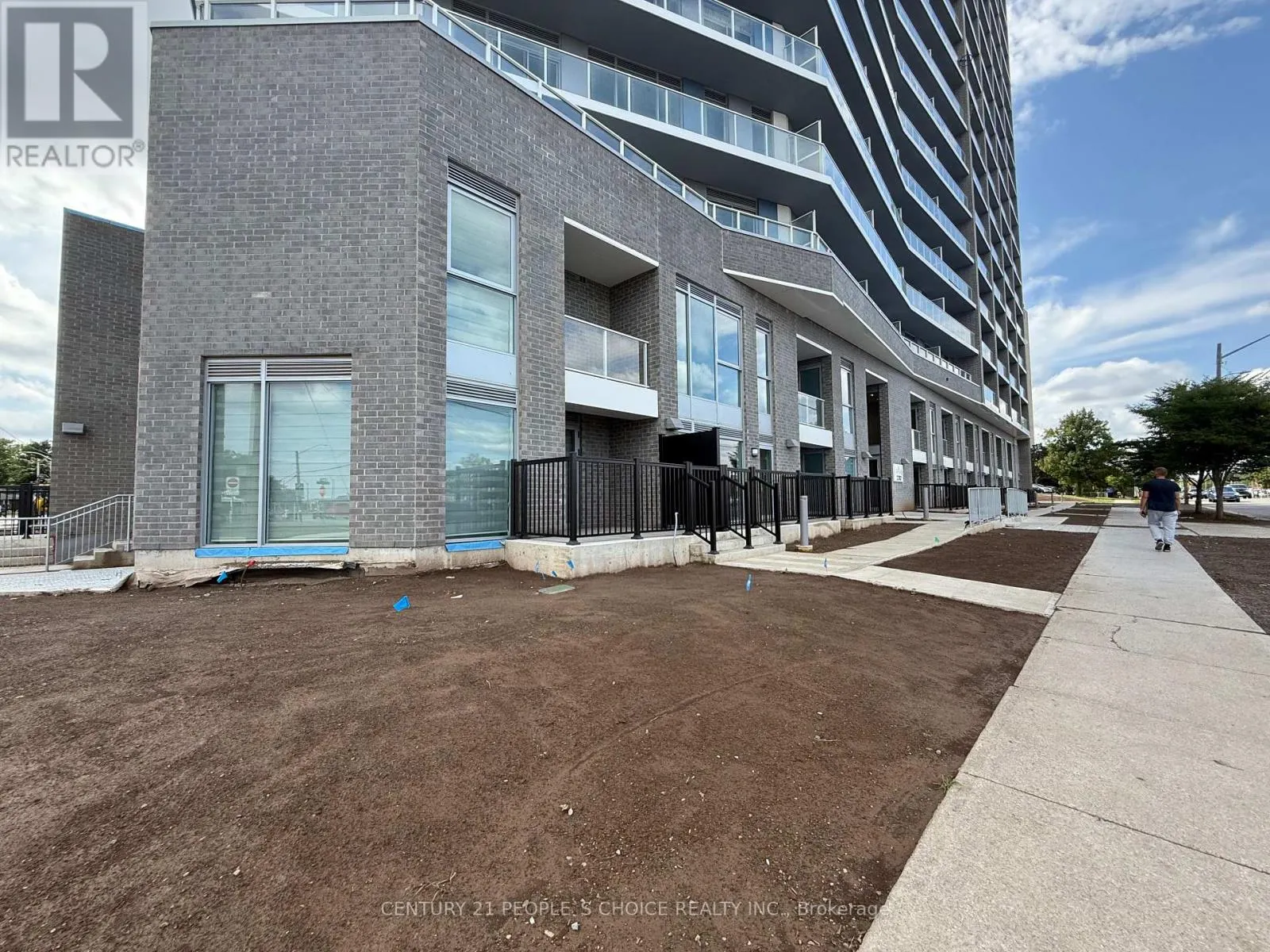 106 - 2782 BARTON ESTATES E