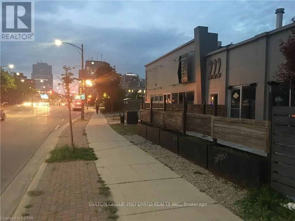 102 - 222 WELLINGTON STREET, #102