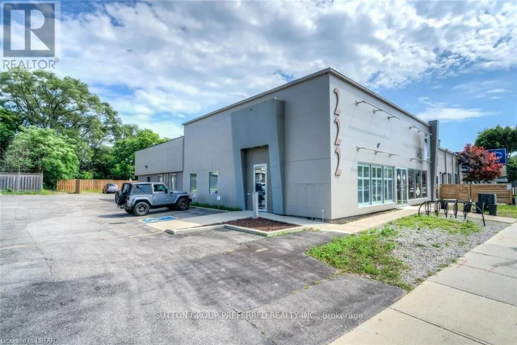 102 - 222 WELLINGTON STREET, #102