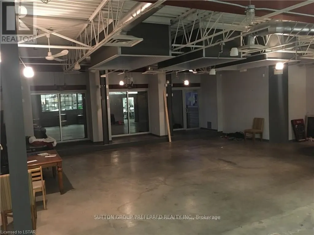 102 - 222 WELLINGTON STREET, #102