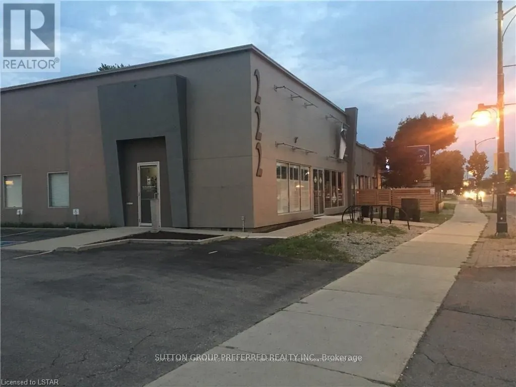 102 - 222 WELLINGTON STREET, #102